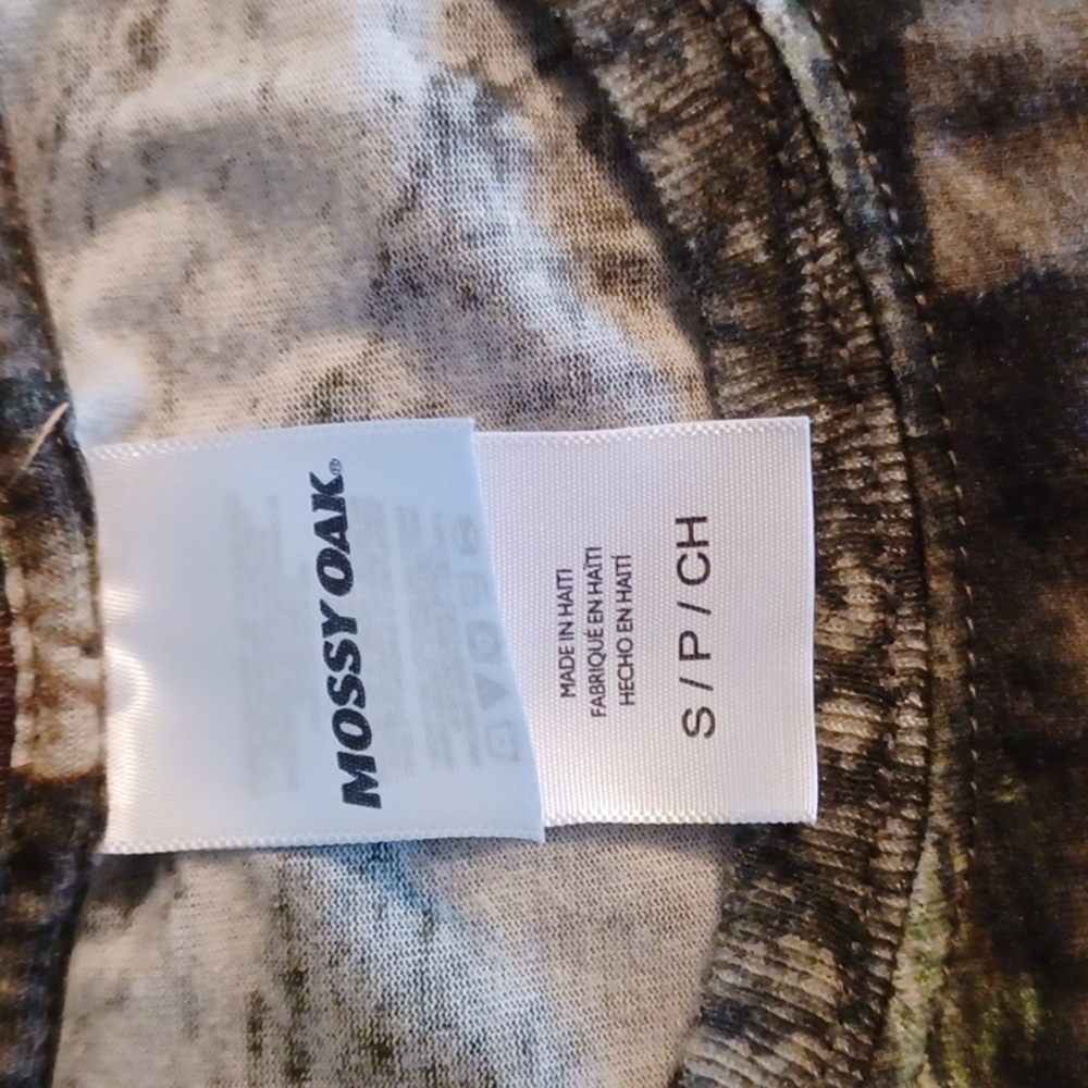 MOSSY OAK CAMO, LONG SLEEVE SHIRT, SIZE SMALL YOUTH. - Picture 4 of 6